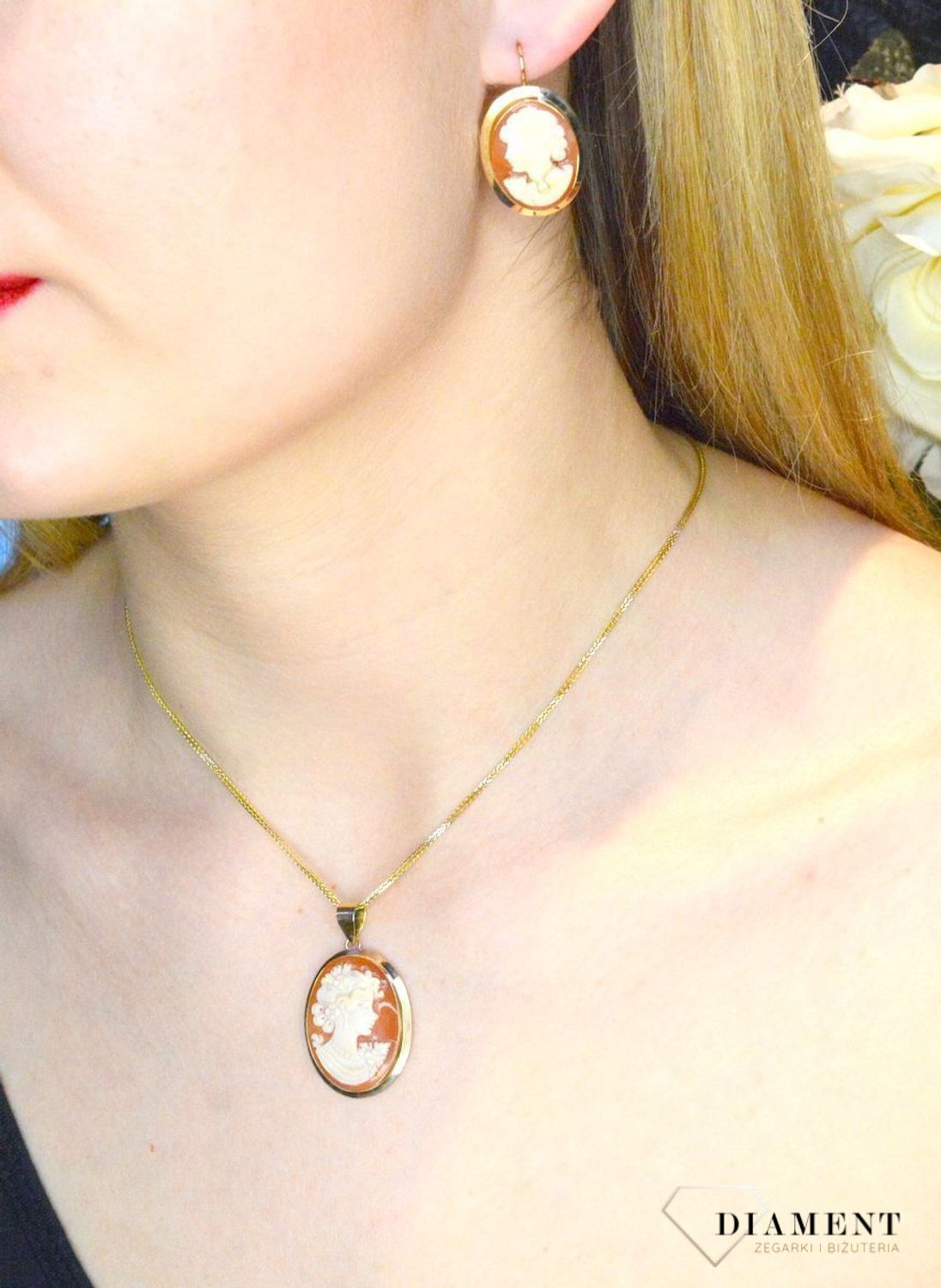 Złote kolczyki 585 Pani Walewska wiszące z koralem KL 7982D.jpg